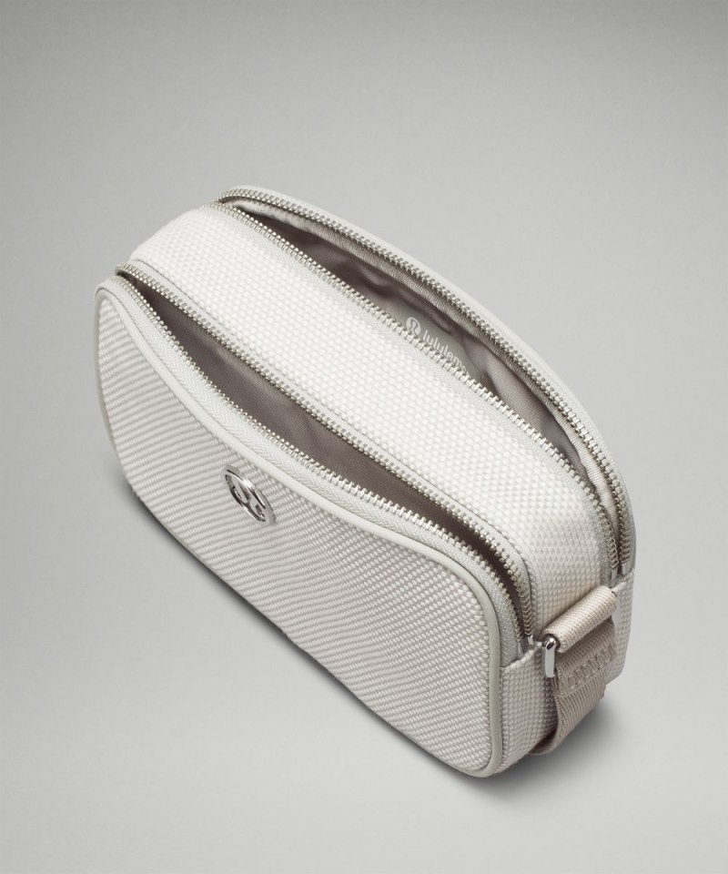 Lululemon Crossbody Camera Bag 2L *Canvas Mojave Tan / Light Ivory / Raw Linen Online Outlet Sale