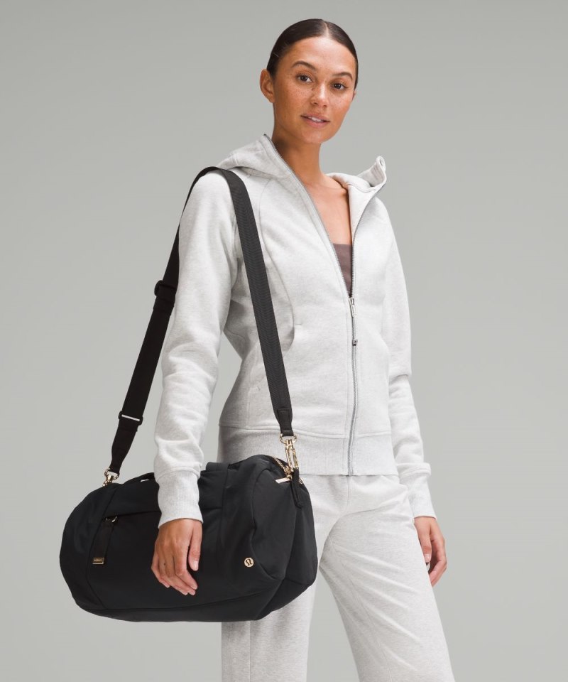 Lululemon On My Level Barrel Duffle Bag 16L Black / Gold Online Outlet Sale
